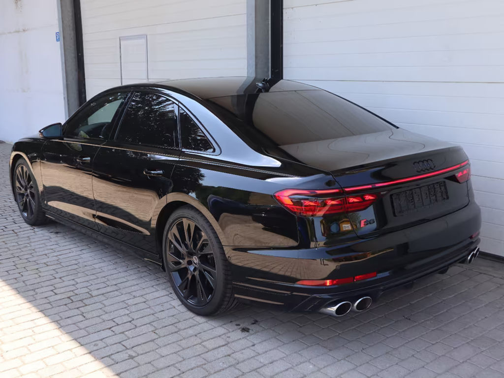 Audi S8