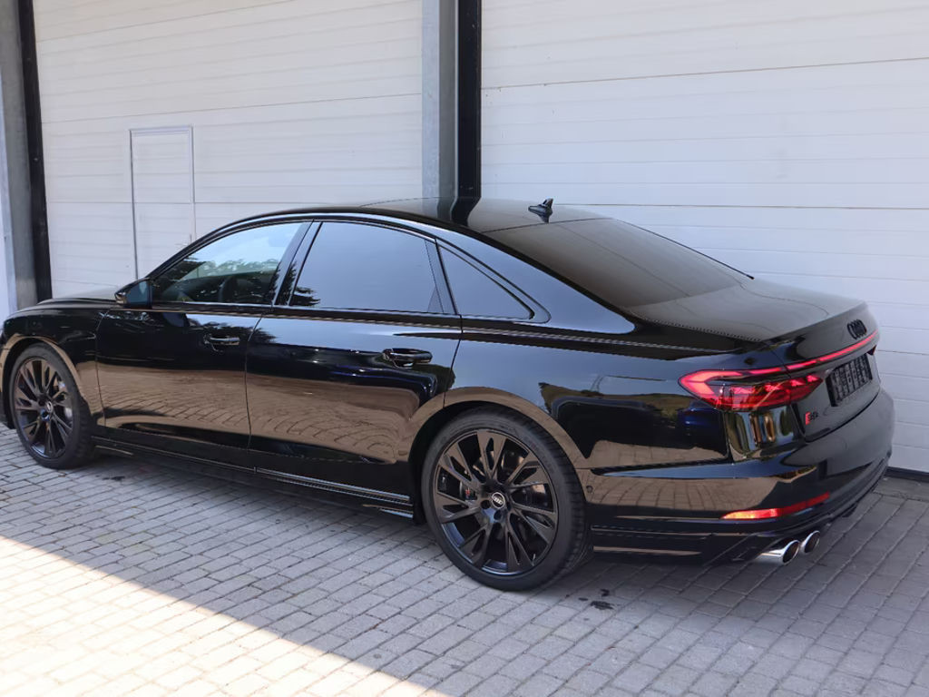 Audi S8