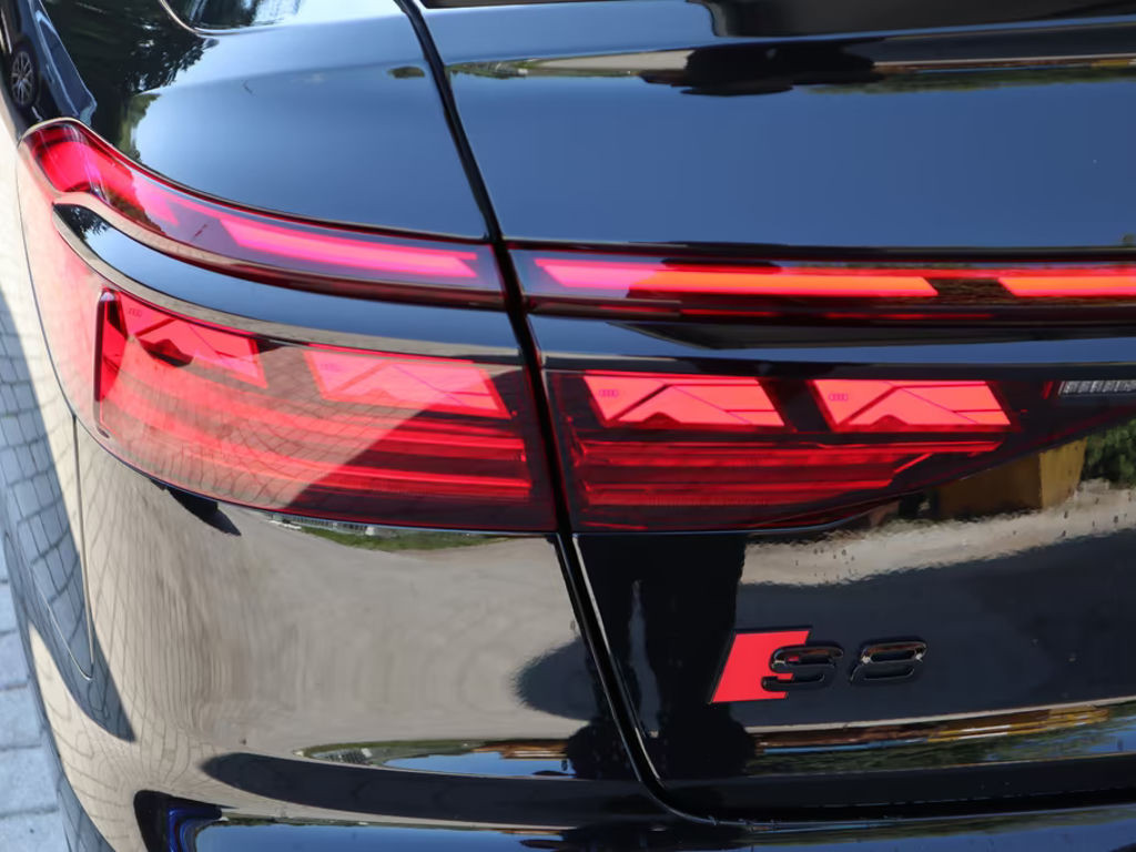 Audi S8