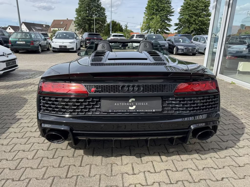 Audi R8