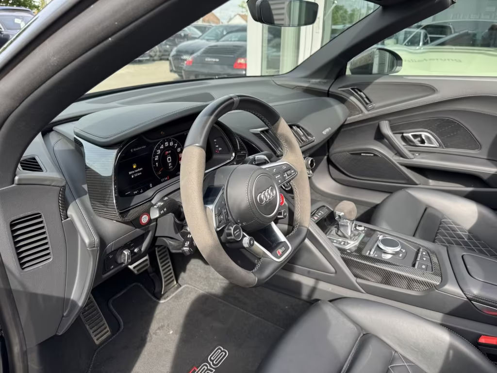 Audi R8