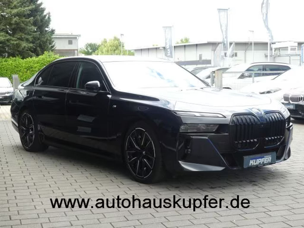 BMW i7
