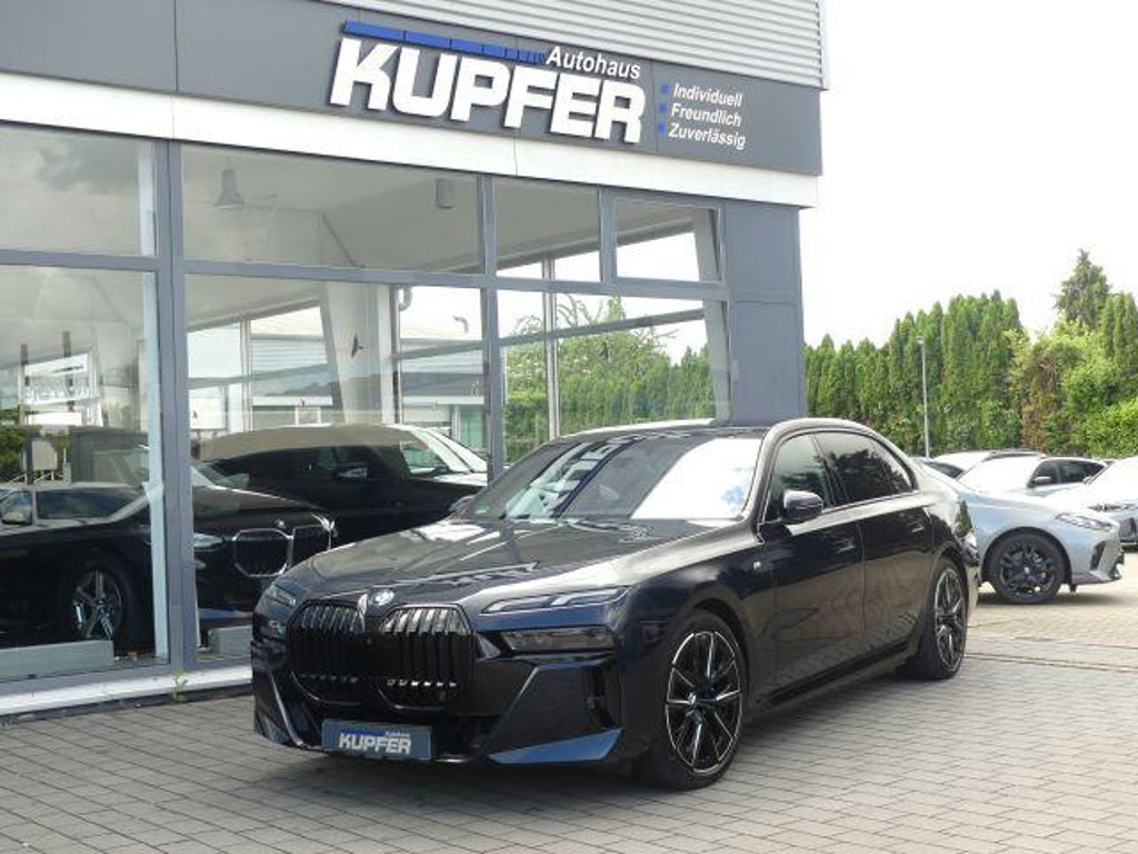 BMW i7