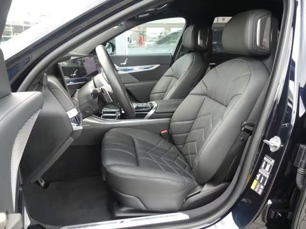 BMW i7