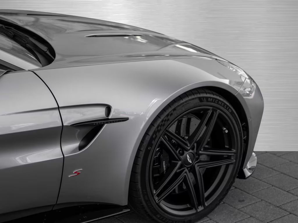 Aston Martin V8 Vantage
