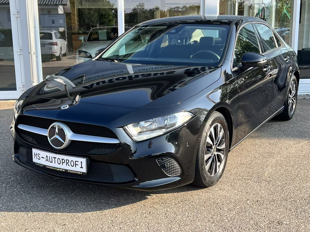 Mercedes-Benz A-Klasse A 180 Limousine 7G-DCT Navi SHZ Kamera CarPlay
