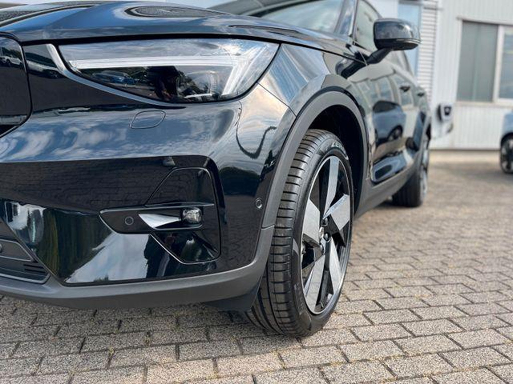 Volvo EX40