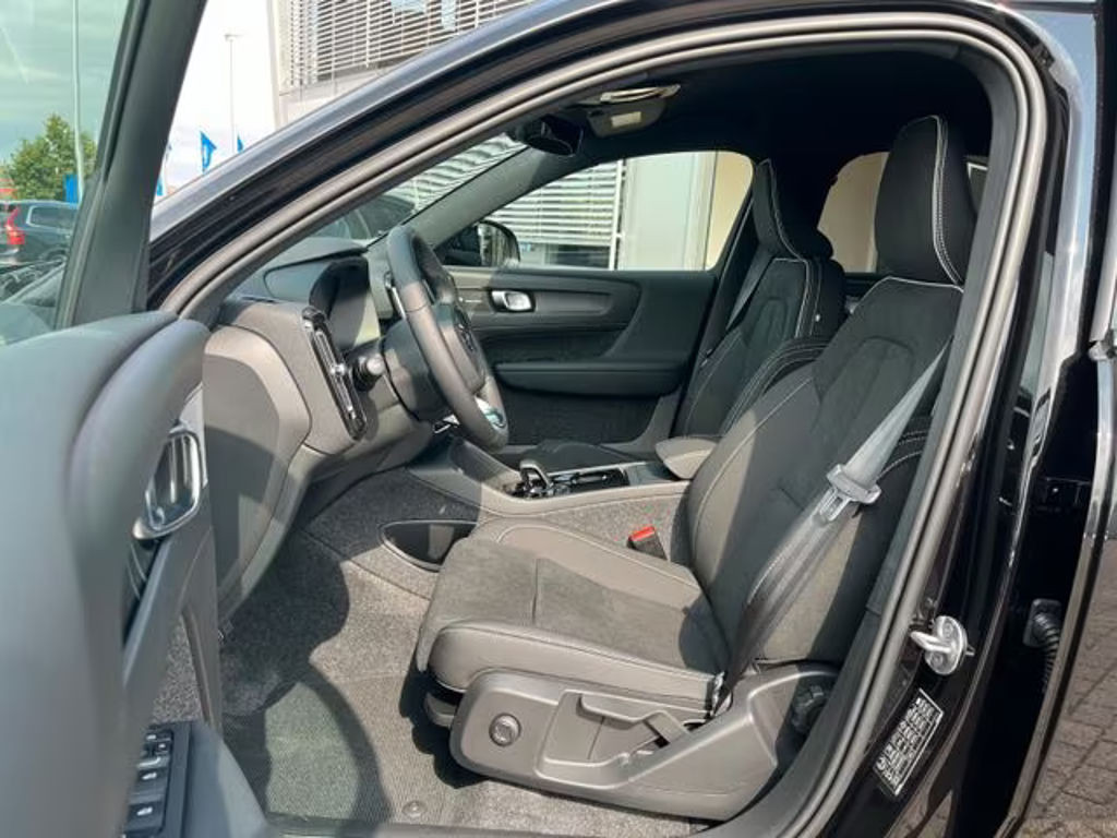 Volvo EX40 AWD Plus Vierwielaandrijving Twin motor