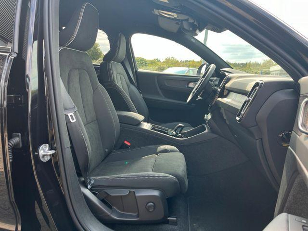 Volvo EX40