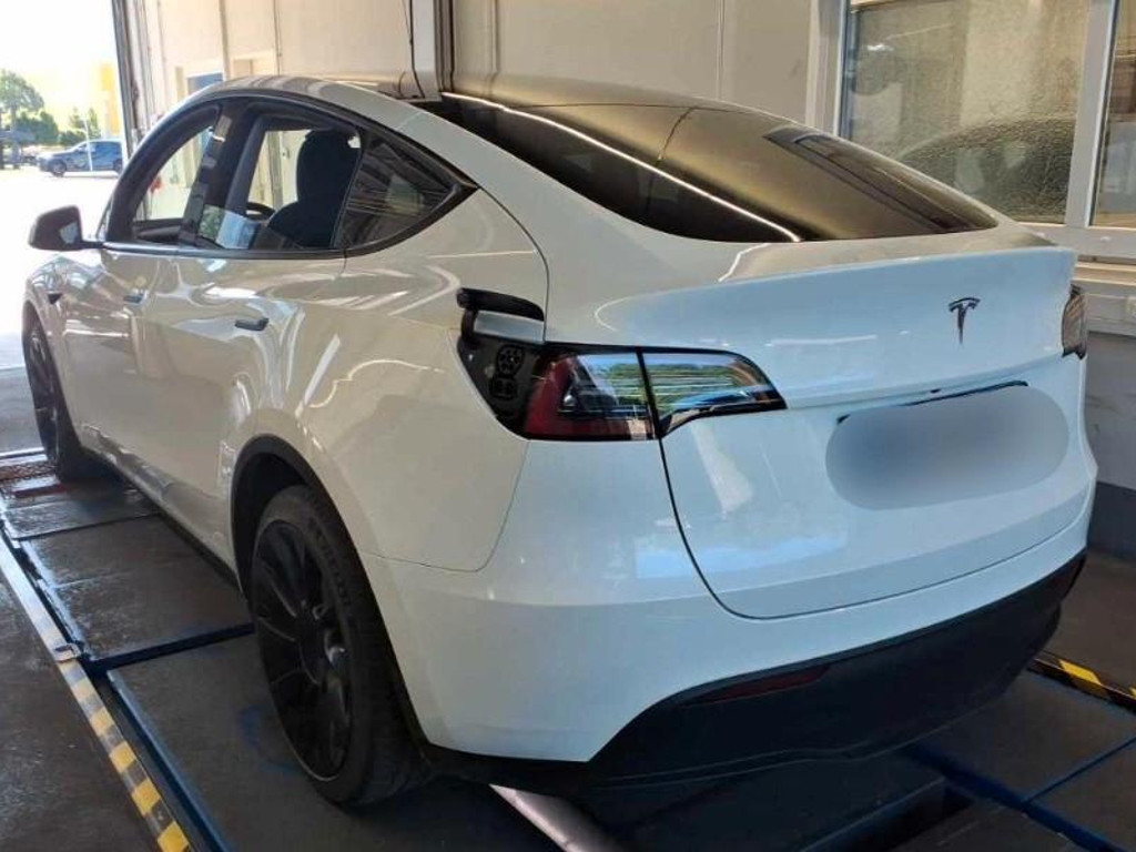 Tesla Model Y RWD