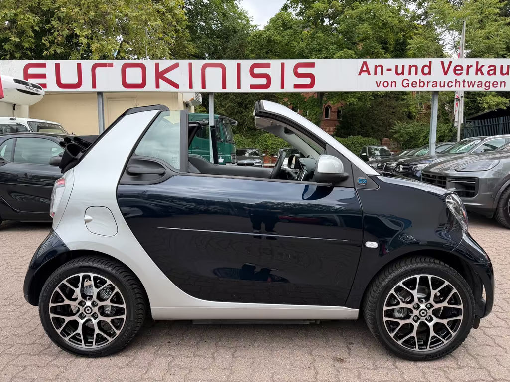 Smart EQ fortwo Cabrio JBL 22kw onboard charger