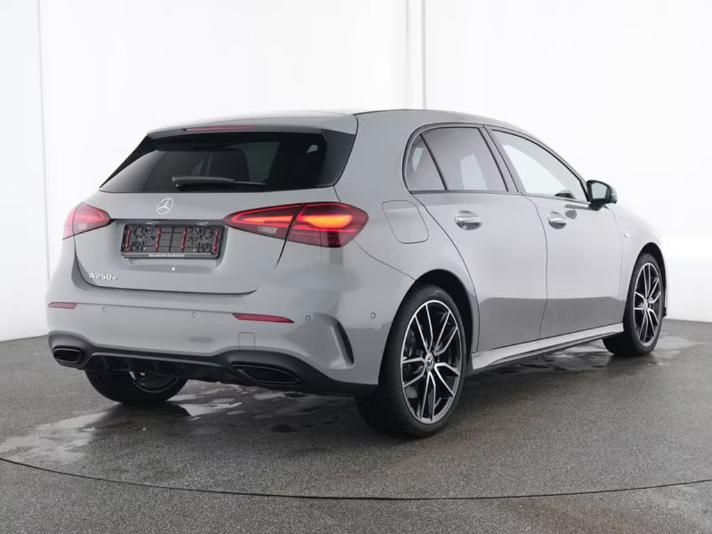Mercedes-Benz A-Klasse A 250 AMG Line A 250 e