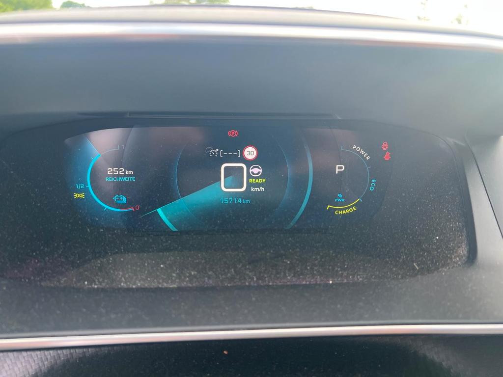 Peugeot e-2008
