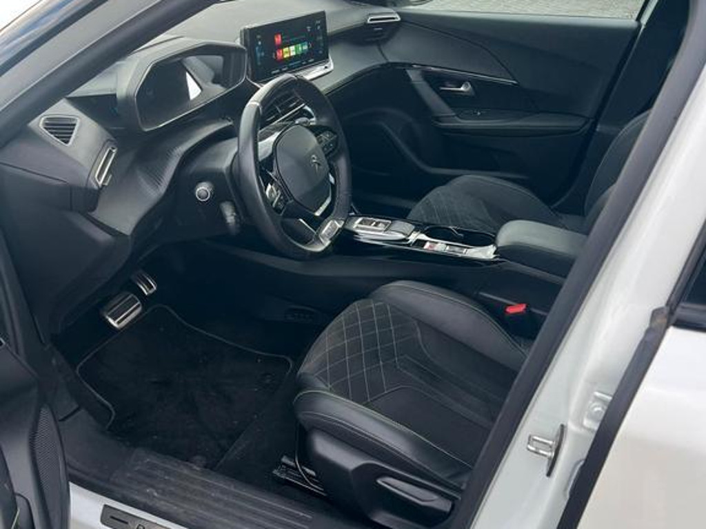 Peugeot e-2008