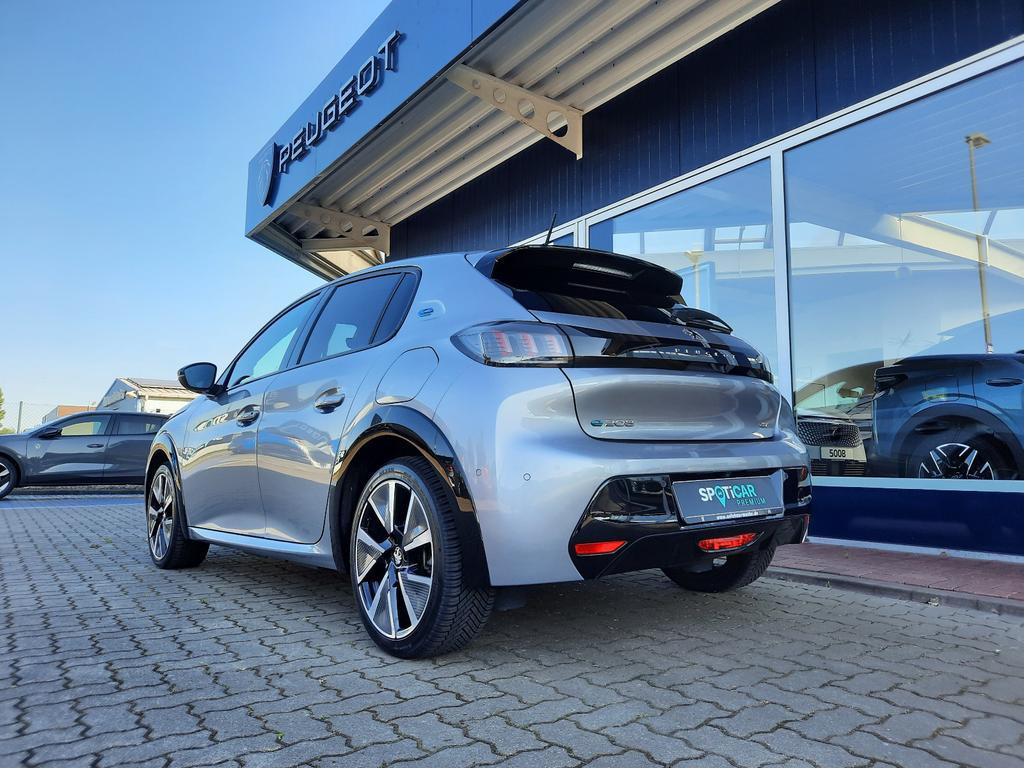 Peugeot e-208