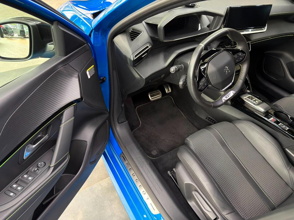 Peugeot e-208