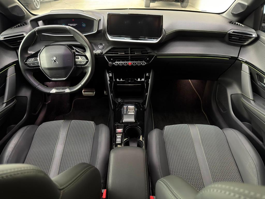 Peugeot e-208