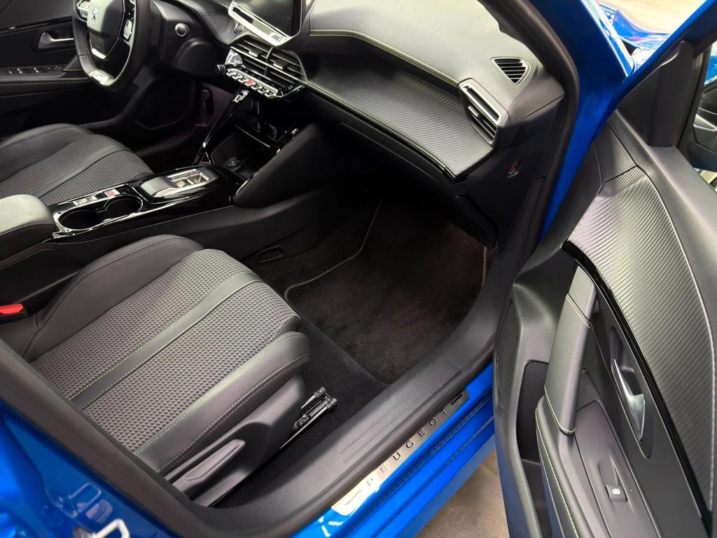 Peugeot e-208