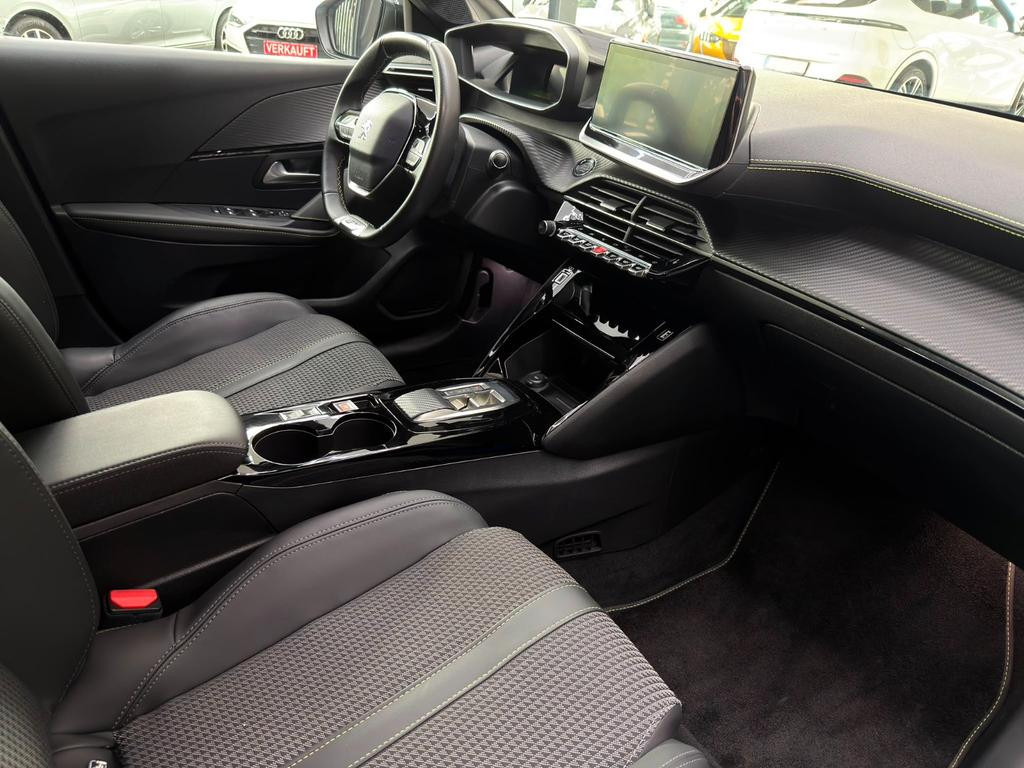 Peugeot e-208