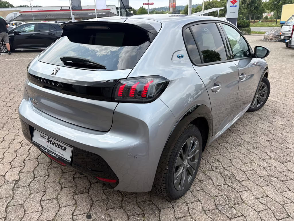 Peugeot e-208