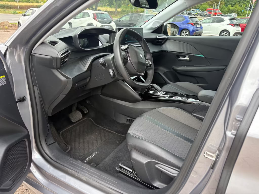 Peugeot e-208