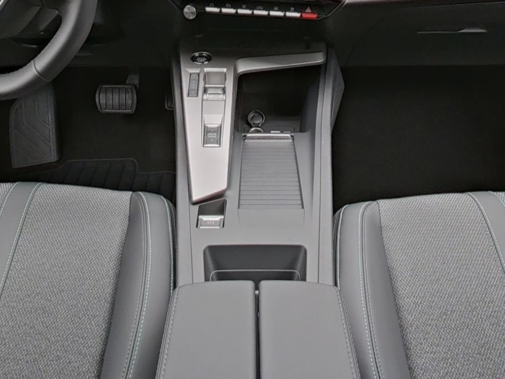 Peugeot e-308