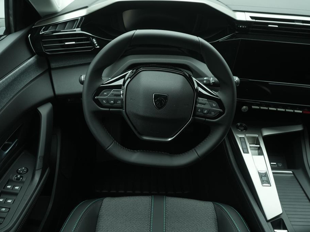 Peugeot e-308