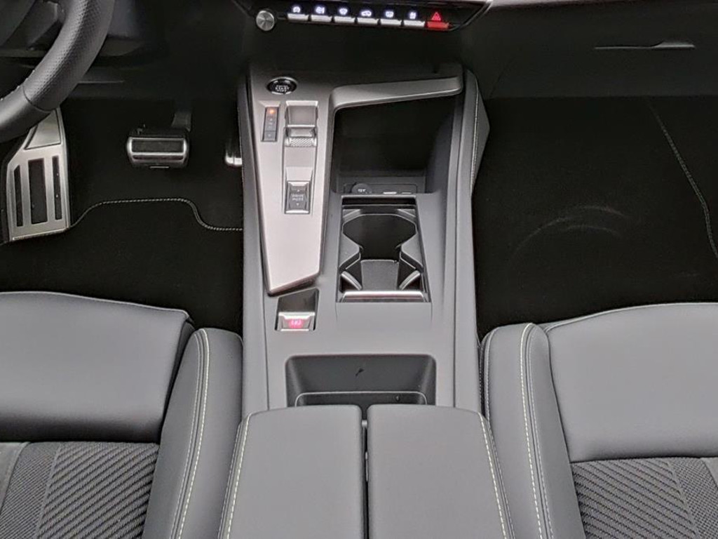 Peugeot e-308