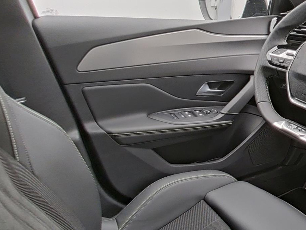 Peugeot e-308