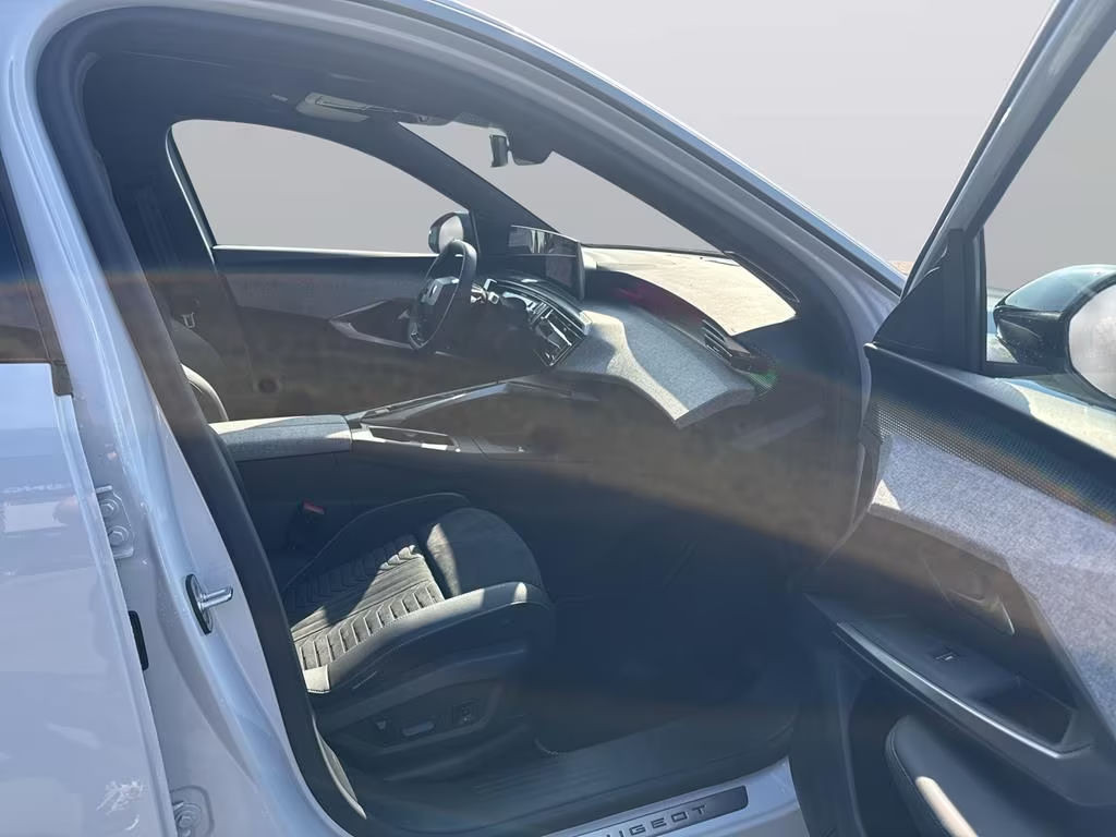 Peugeot E-5008