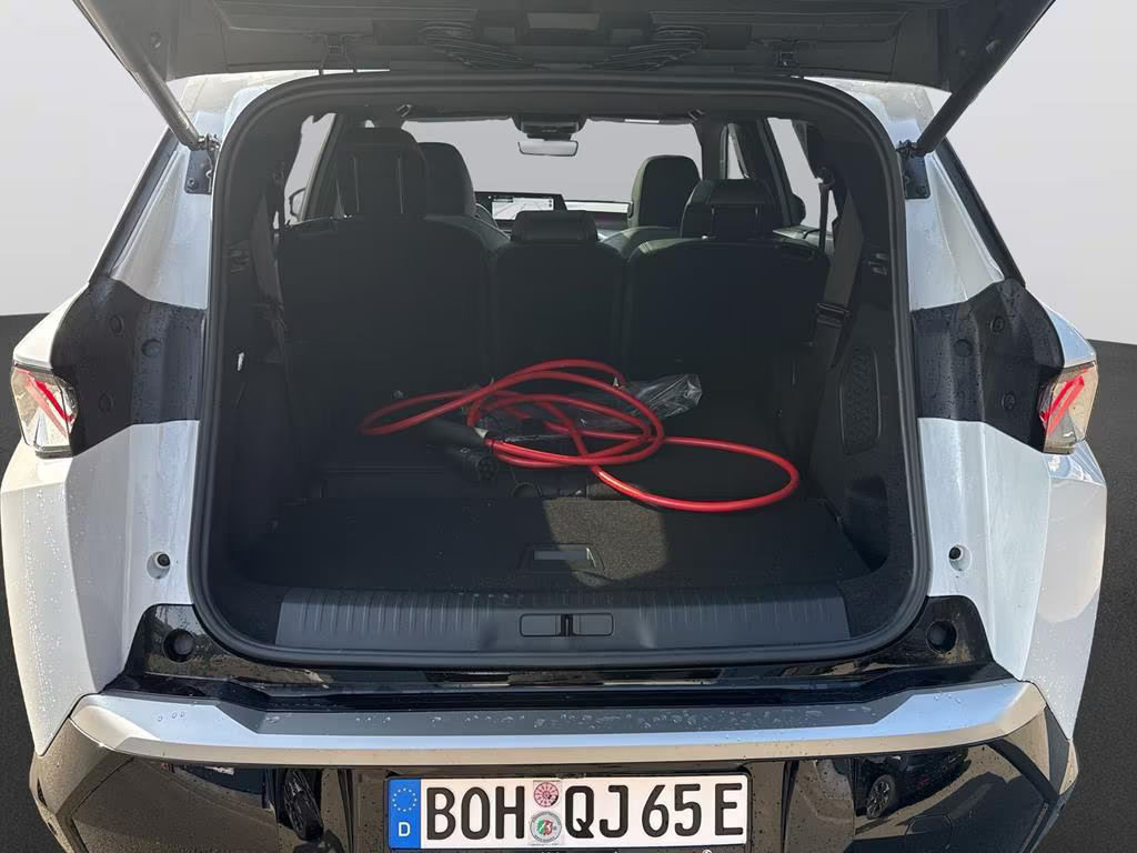 Peugeot E-5008