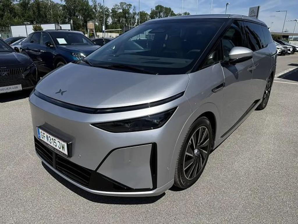 Xpeng X9 Long Range FWD