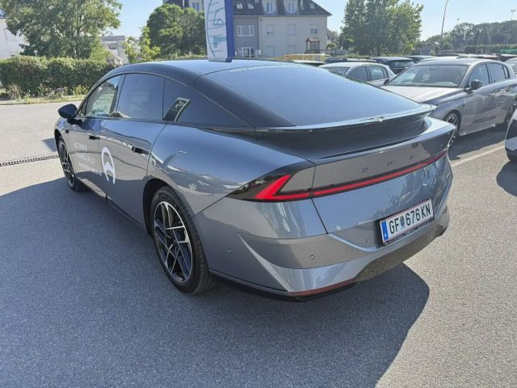 Xpeng P7