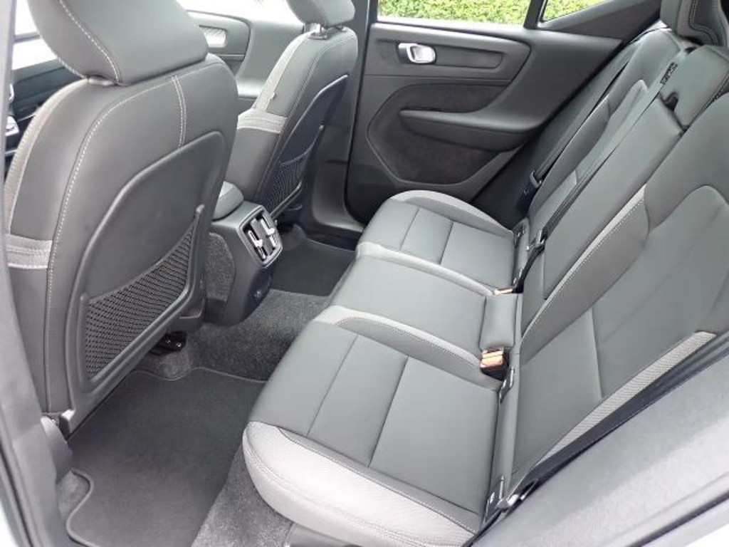 Volvo EX40
