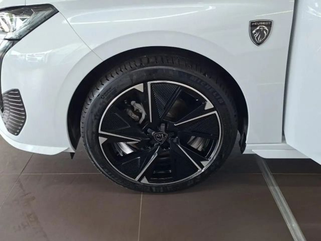 Peugeot e-308