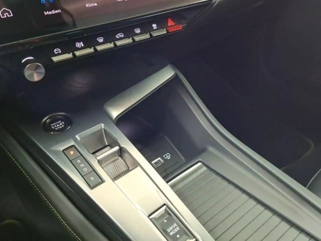 Peugeot e-308