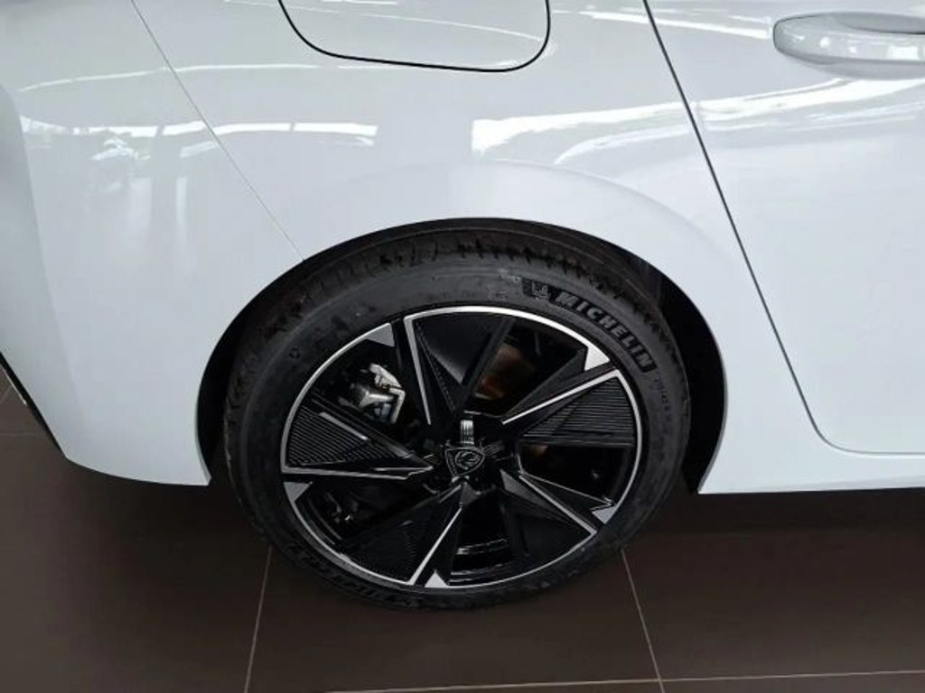 Peugeot e-308