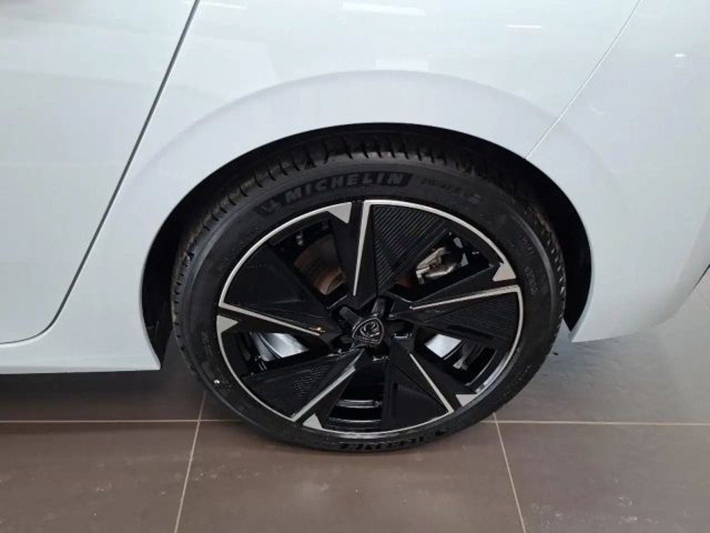 Peugeot e-308