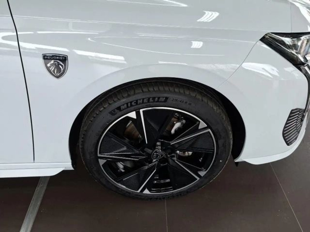 Peugeot e-308