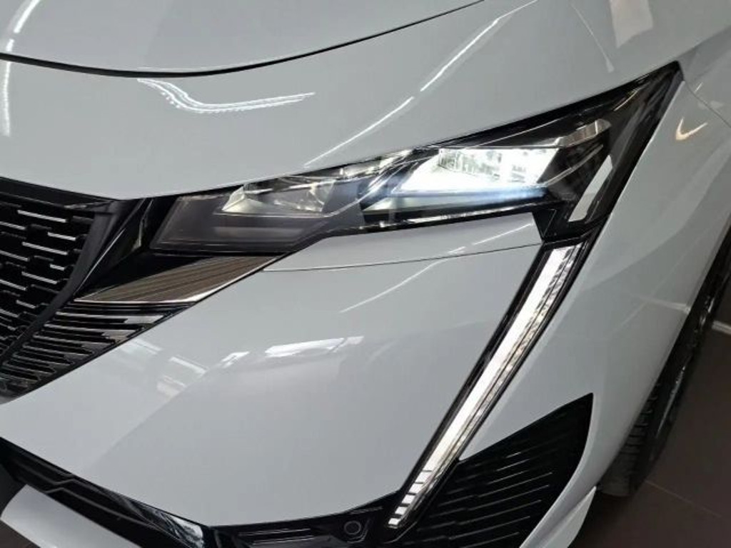 Peugeot e-308