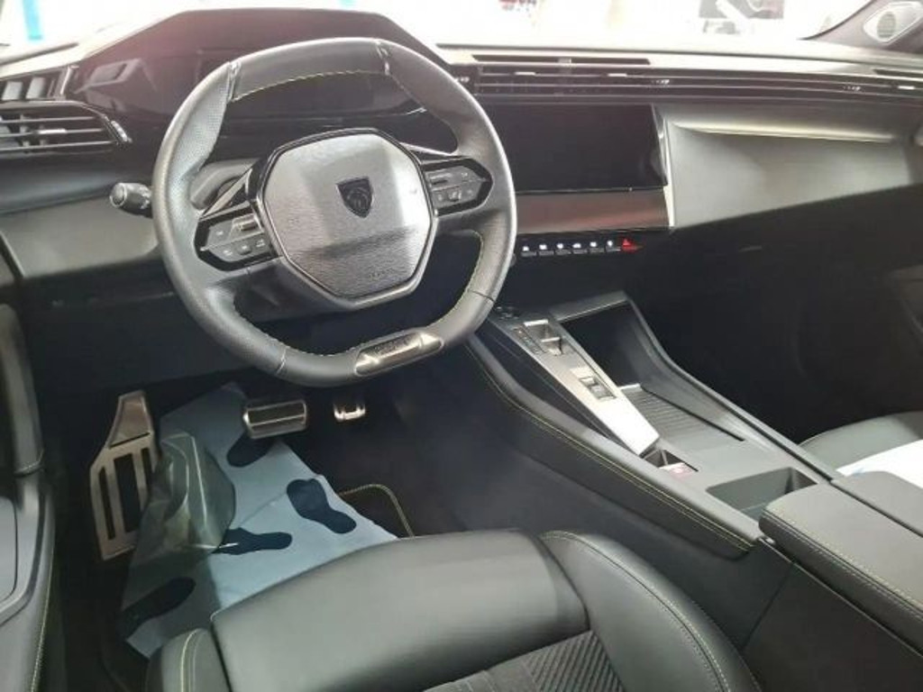 Peugeot e-308