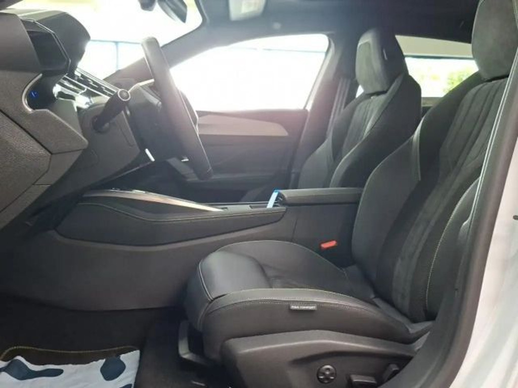 Peugeot e-308