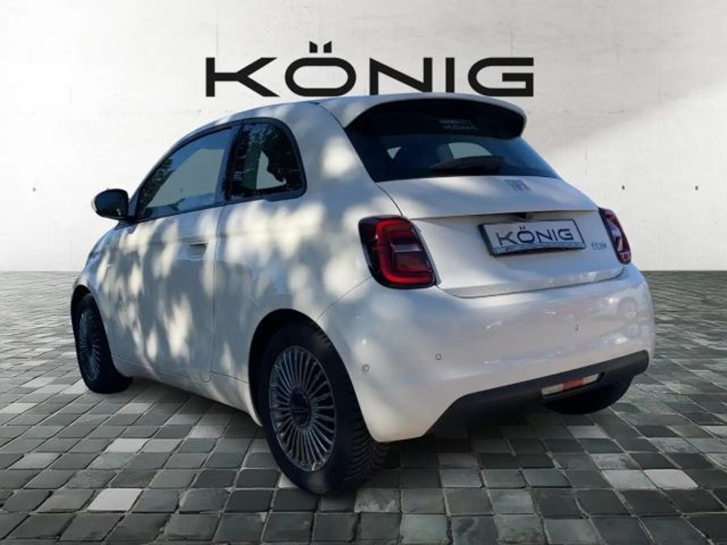 Fiat 500e Basis Komfortpaket Kamera PDC SHZ Klima