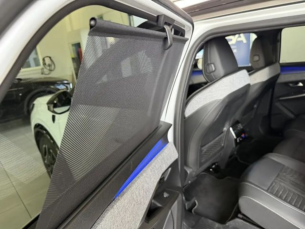 Peugeot E-5008