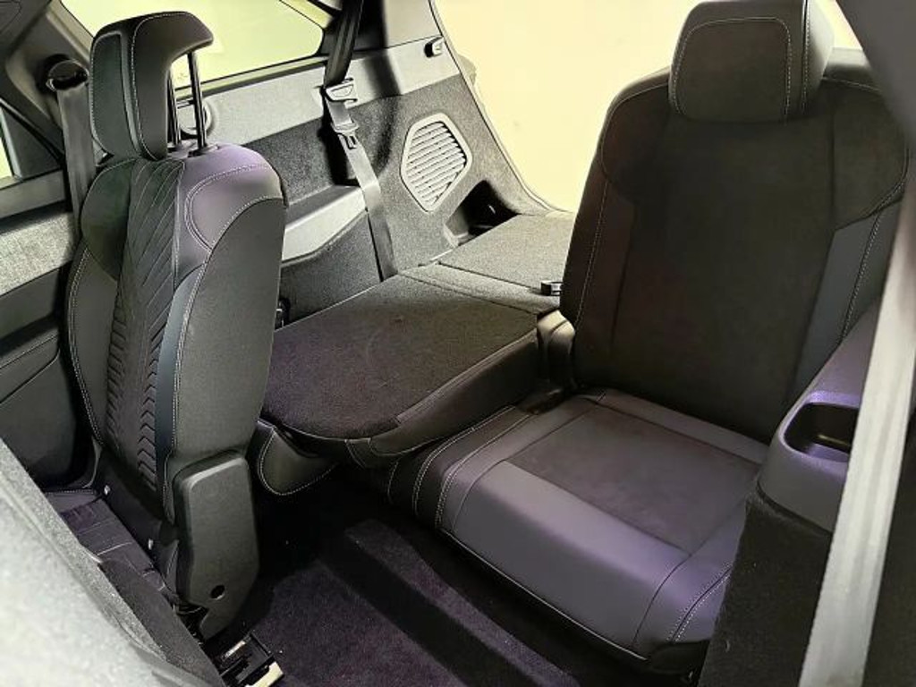 Peugeot E-5008