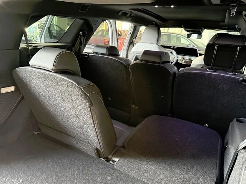 Peugeot E-5008