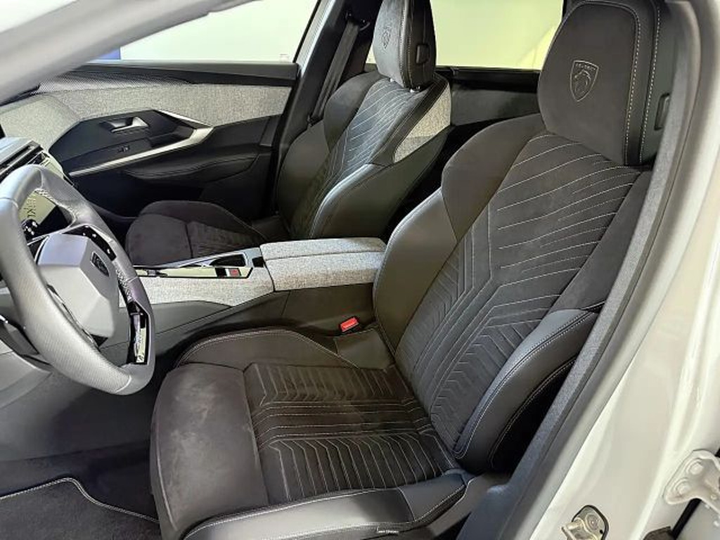 Peugeot E-5008