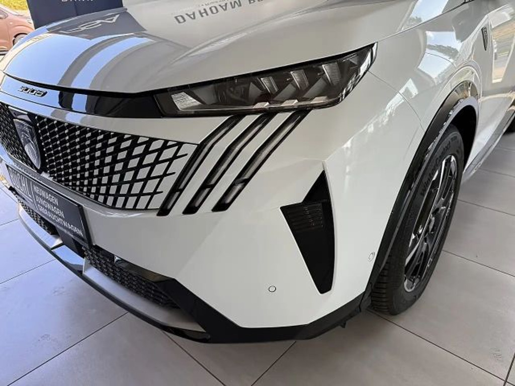 Peugeot E-5008