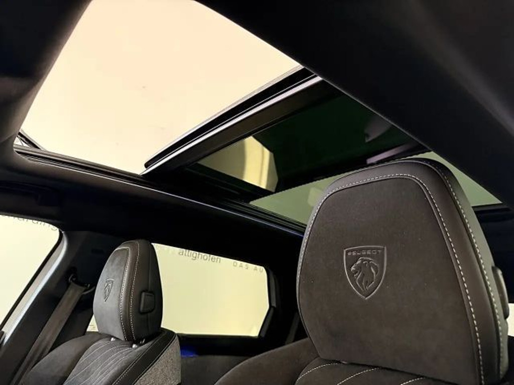Peugeot E-5008