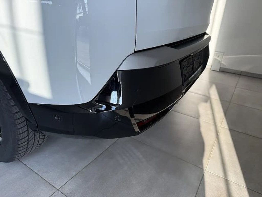 Peugeot E-5008